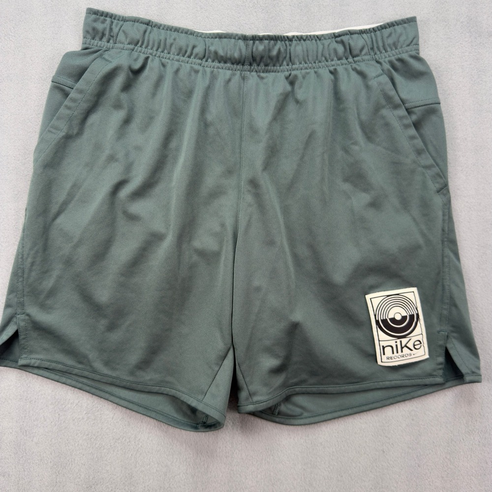 Nike Records Totality '72 Men's Medium Unlined Dri-FIT Shorts Green